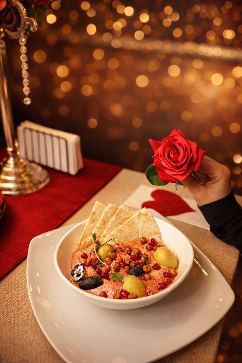 Welcome Libanez  -Arome Orientale cu Tabouleh Hummus de Sfeclă, Falafel Crocant, Măsline și Lipii Calde